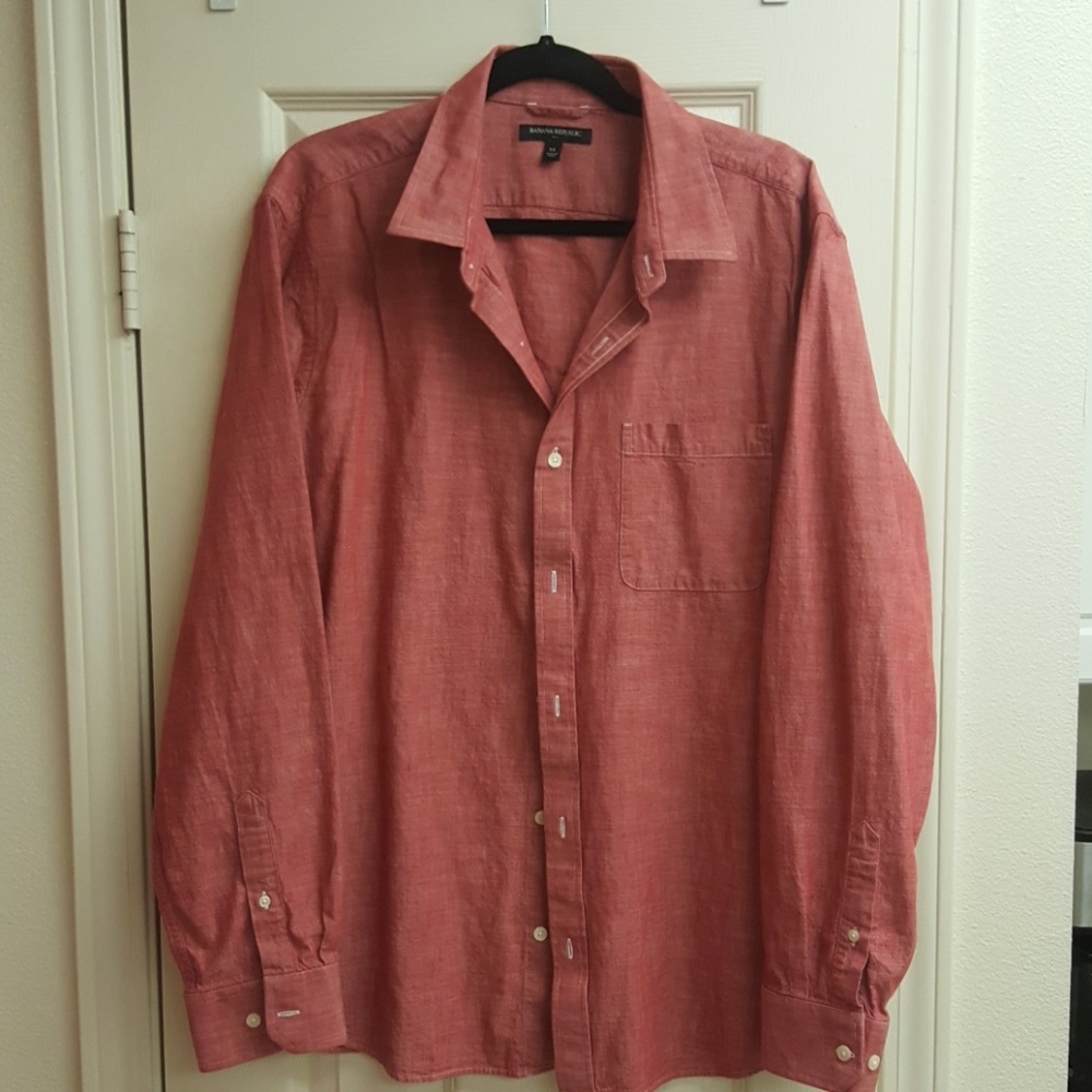 Banana Republic LS Red Chambray standard fit shirt